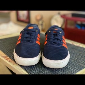 Adidas Mens the hundreds blue suede tennis shoe hardly worn